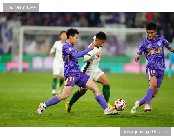 上海恒大迎战天津泰达争夺中超联赛关键三分之战